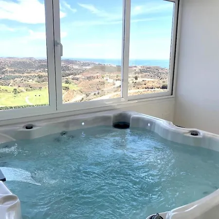 South Facing With Ample Sun Terrace & Panoramic Views Apartment *